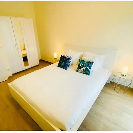 Contemporary 1 Bedroom With Parking