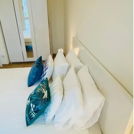 Contemporary 1 Bedroom With Parking *