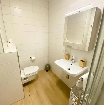 Contemporary 1 Bedroom With Parking